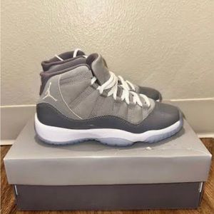 Air Jordan 11 grey